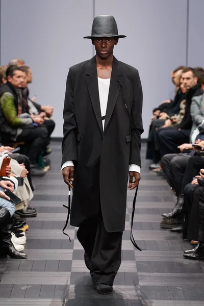 Look 10